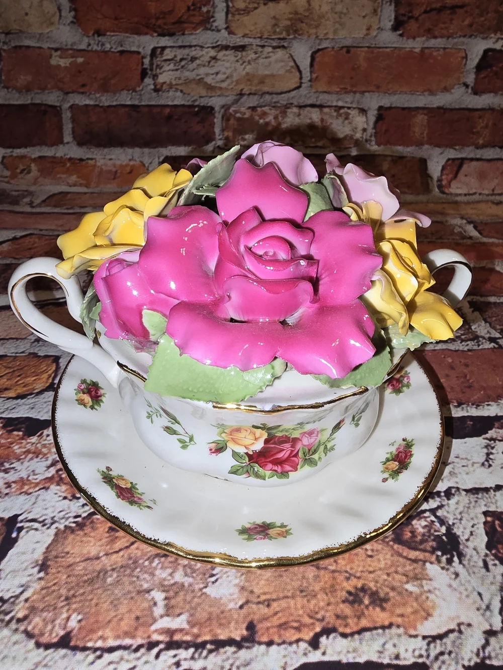 Royal Albert  Old Country Roses  Musical Cup Of Soup Rose Bouquet